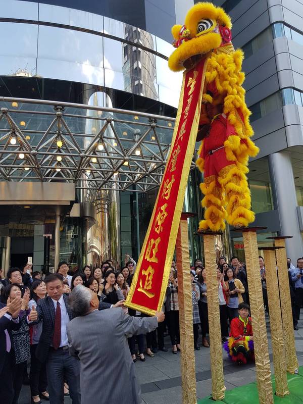 醒獅戲樁(獅王爭霸) 演出時間: 10~15分